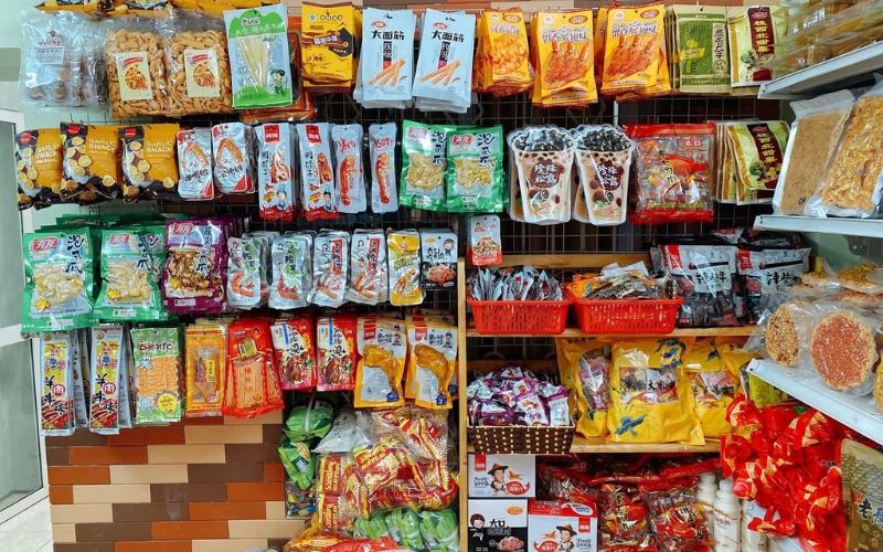 Đánh hàng trực tiếp tại chợ sỉ đồ ăn vặt Quảng Châu