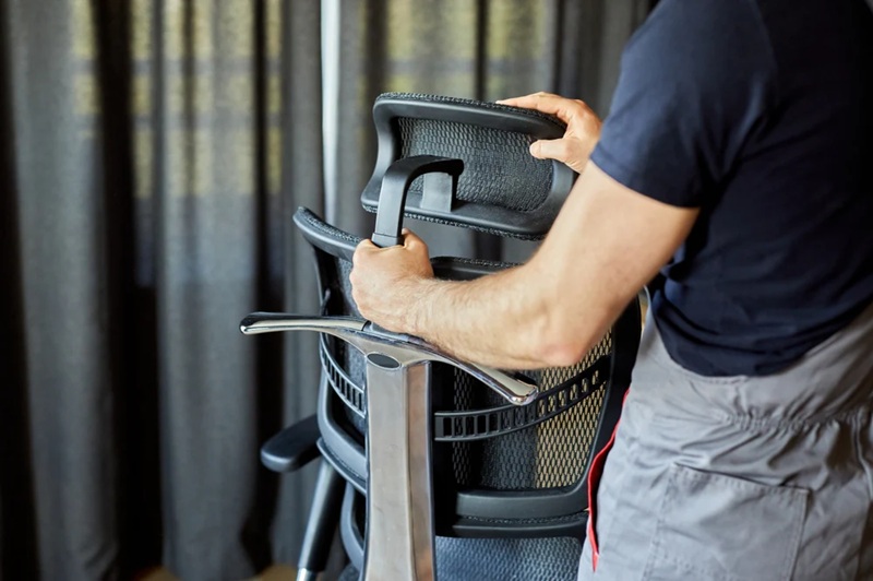 Sử dụng đệm hỗ trợ để giảm áp lực lên lưới ghế