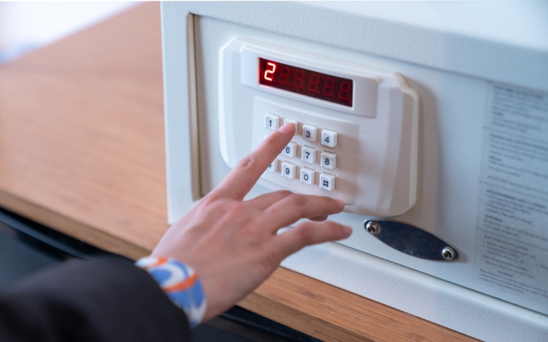 cách mở khóa két sắt điện tử thông thường