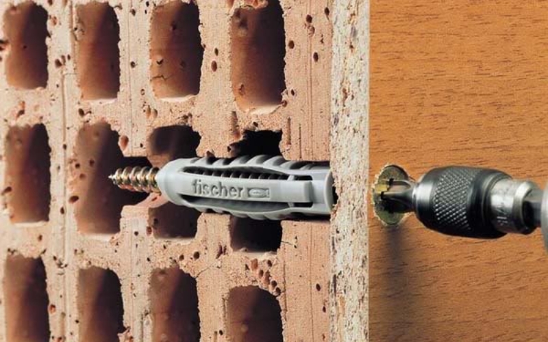 một số lưu ý khi sử dụng tắc kê nhựa