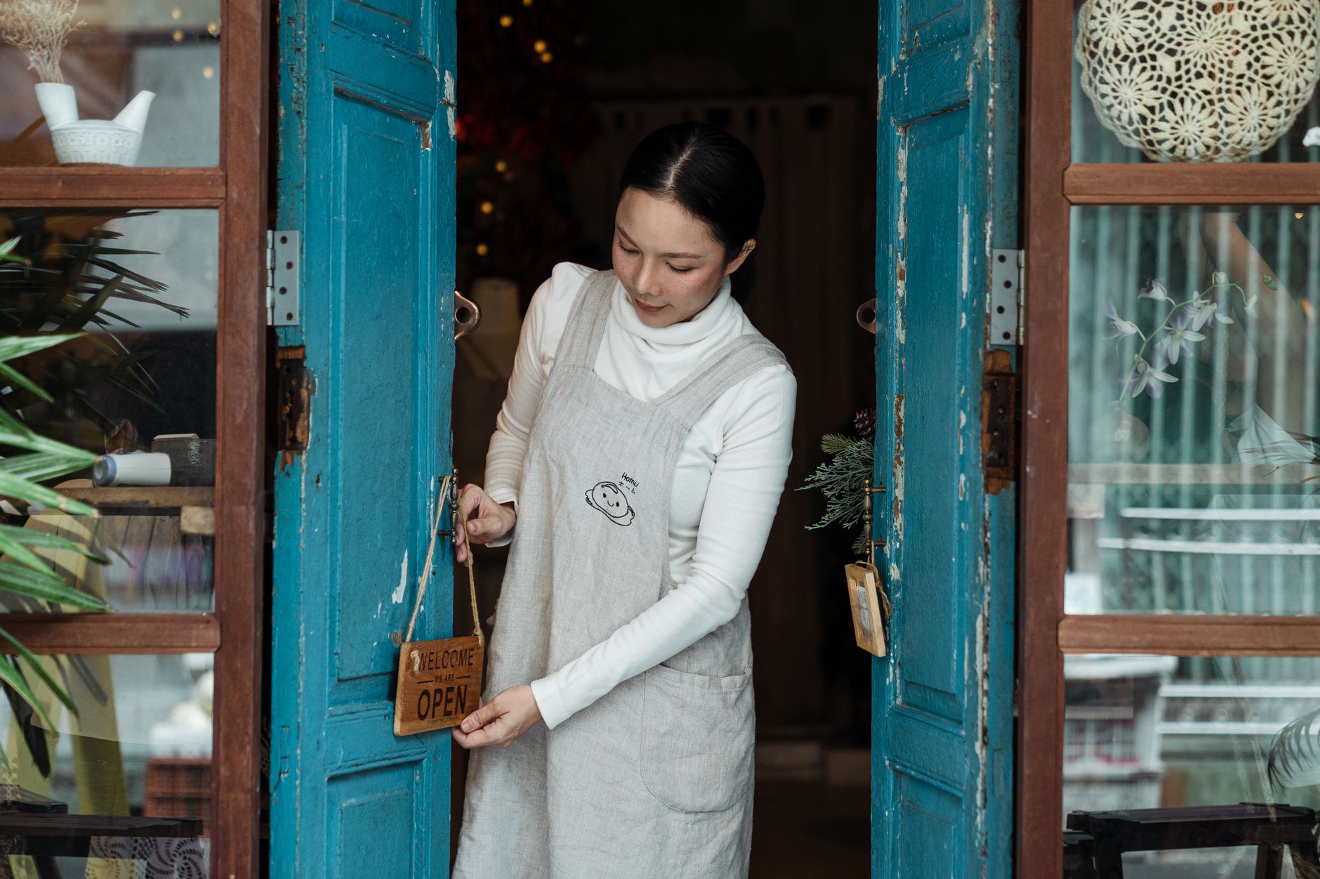 Chọn Mẫu May Tạp Dề Bếp Hợp Phong Cách Nội Thất Nhà Bạn