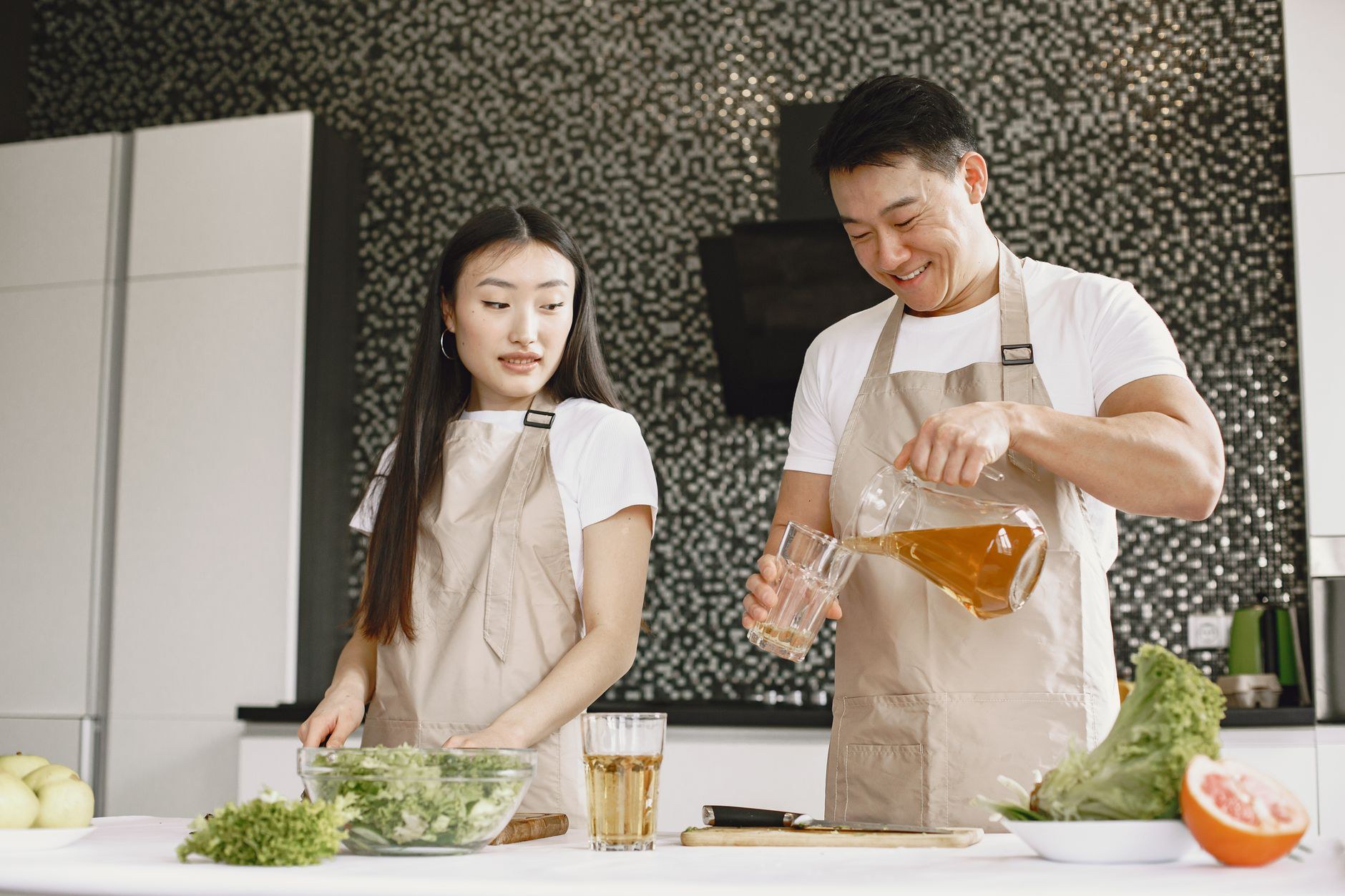 Tiêu chí chọn mẫu tạp dề phù hợp tổng thể nội thất bếp